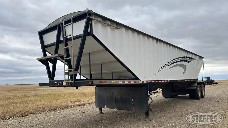 2003 Doepker Hopper Bottom Trailer