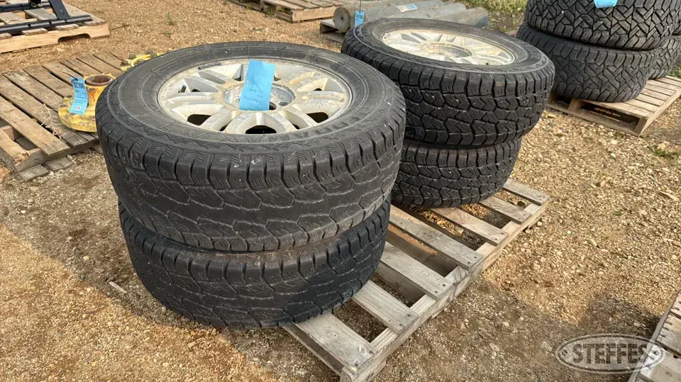(4) Sailun Terramax 275/65R18 tires Passenger-Light Truck Tire