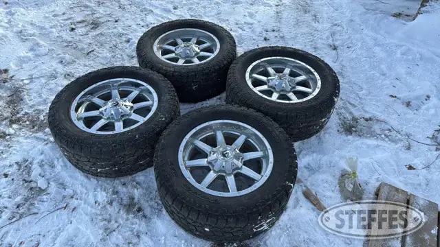 (4) Toyo Open Country 305/55R20 tires