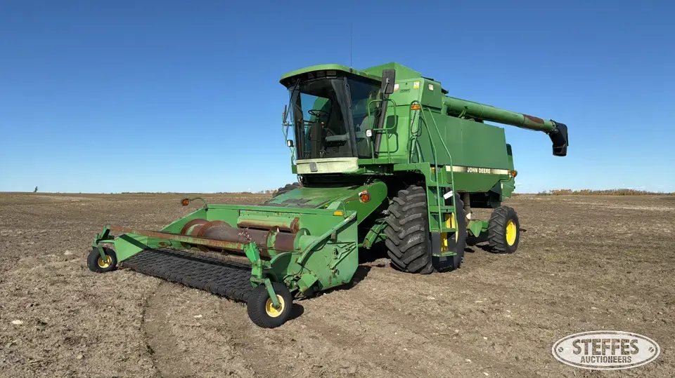 1996 John Deere 9600 Combine