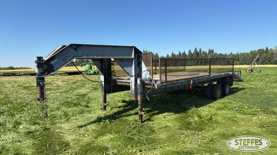 1999 Tandem axle gooseneck equipment trailer Flatbed Trailer