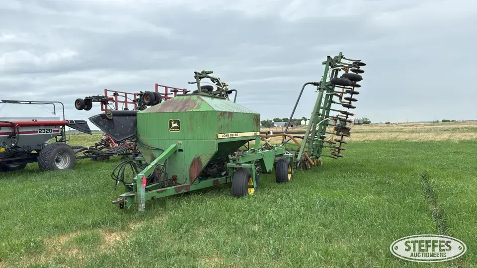 John Deere 1610 Air Drills and Air Seeder
