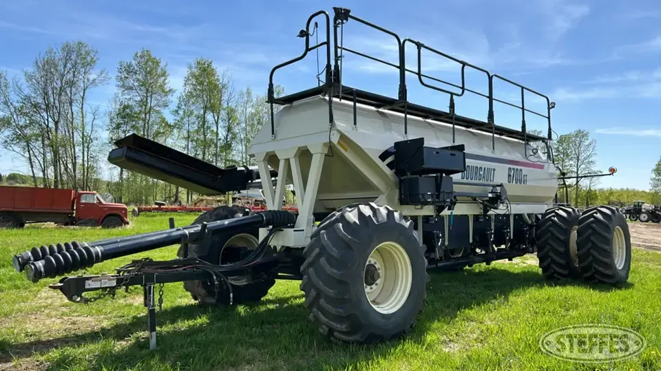 2011 Bourgault 6700ST Commodity Cart