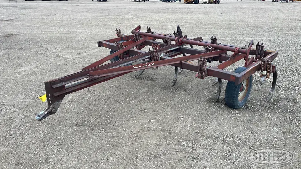 International chisel plow
