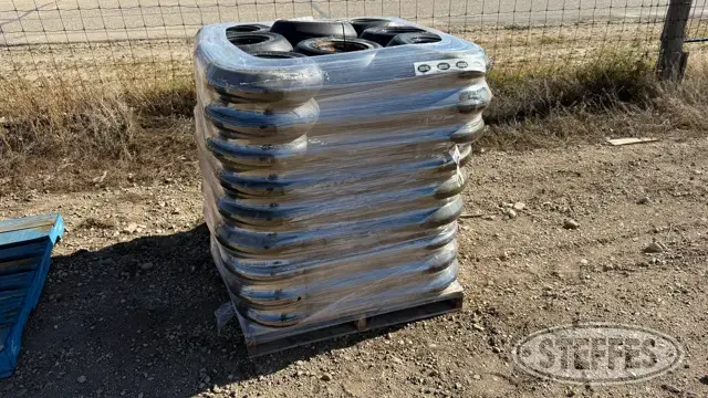 (72) Bourgault rubber packer wheels