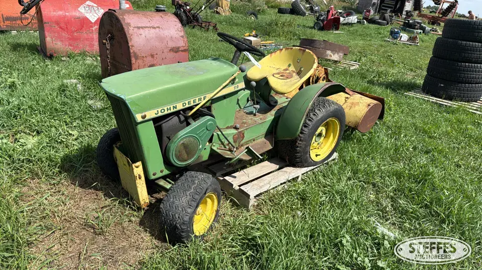 1966 John Deere 110 Lawn Tractor