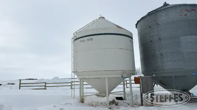 Trail-Rite FB53 hopper bin