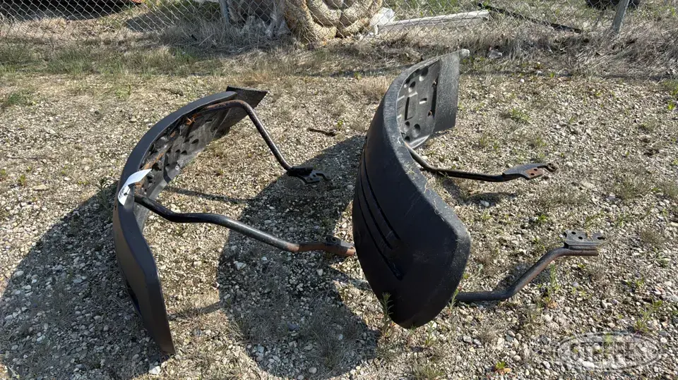 (2) John Deere front fenders Construction Part