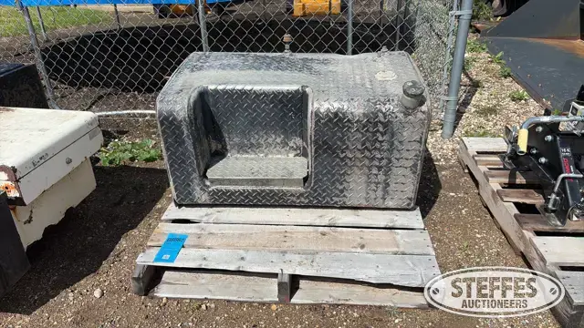 Truck fuel tank