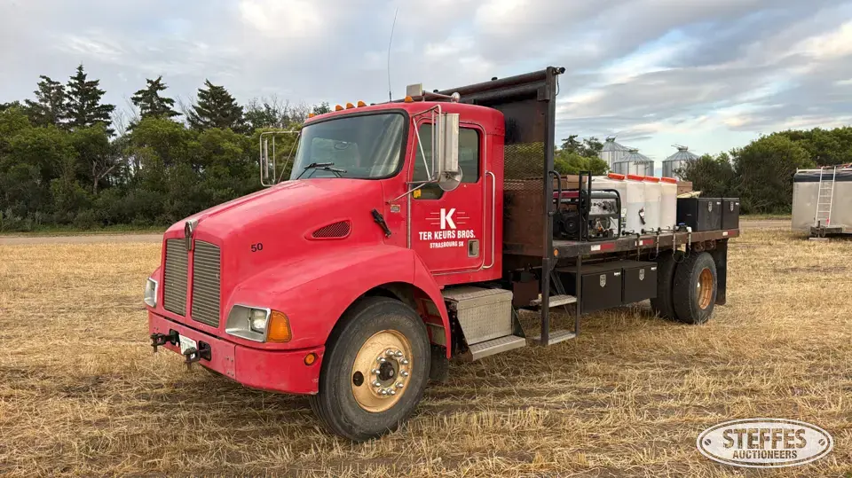 2001 Kenworth Flatbed Truck