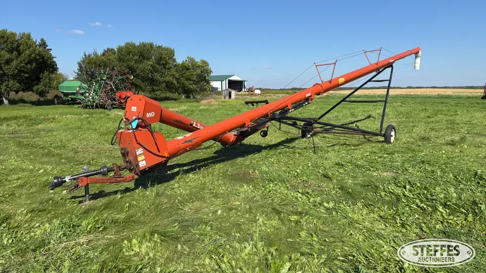 Brandt 1060 Swing Hopper Auger