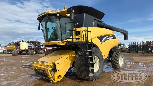 2005 New Holland CR970