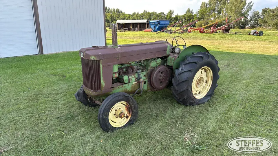 1952 John Deere AR Collectible Tractor