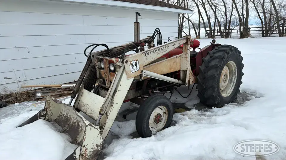 International B-414 2WD Tractor