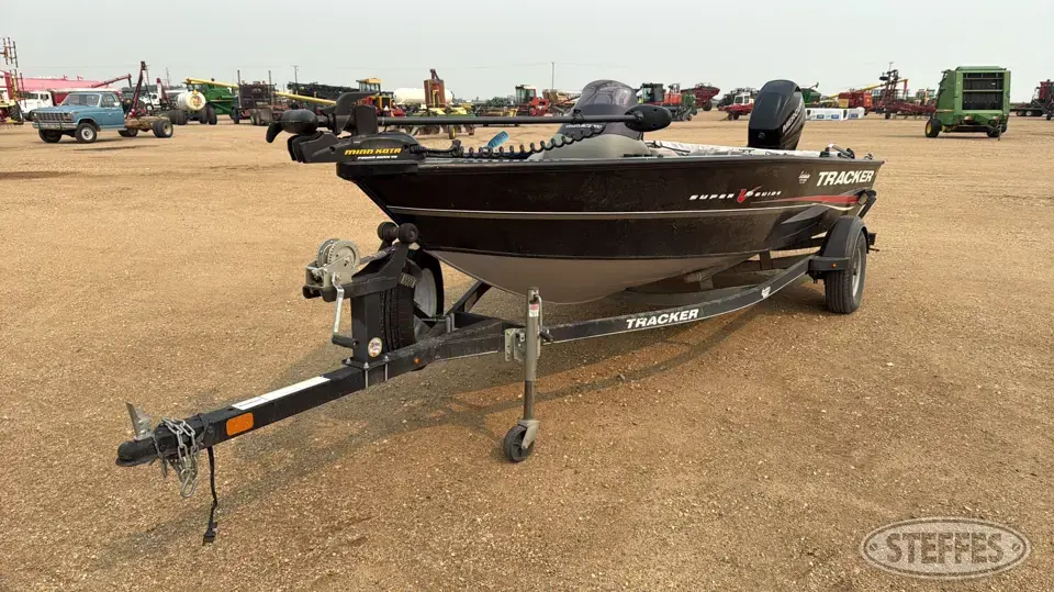 2017 Tracker V16 Super Guide Boat