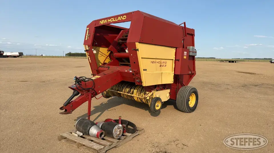 1986 New Holland 853 Round Baler
