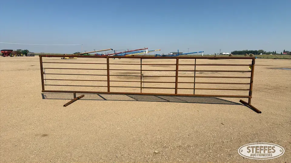 Freestanding livestock panel w/gate Livestock Handling