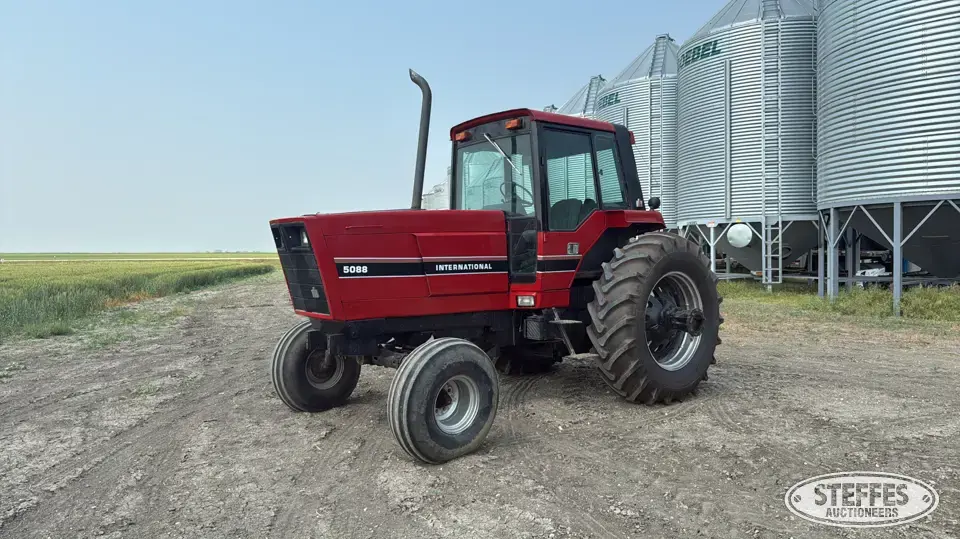 1983 International 5088 2WD Tractor