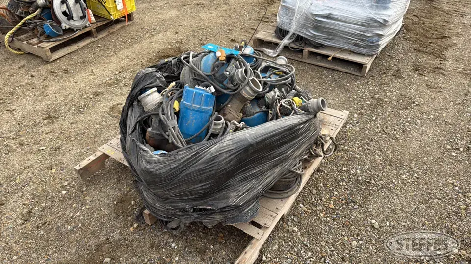 (17) Tsurumi submersible trash pumps Construction Pump