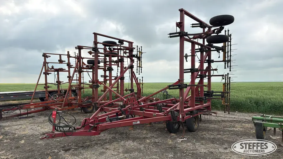 Case 5600 Chisel Plow