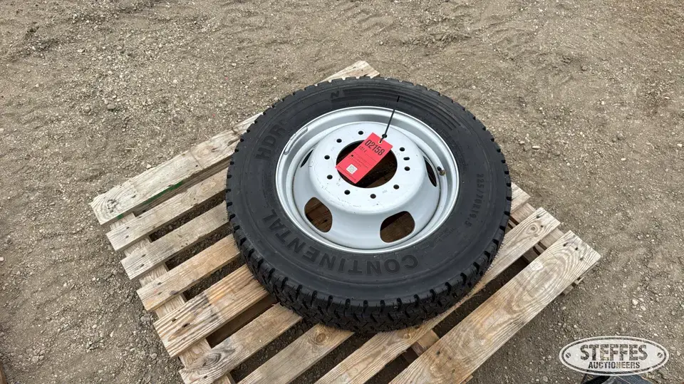 (1) Continental HDR 225/70R19.5 tire Truck Tire