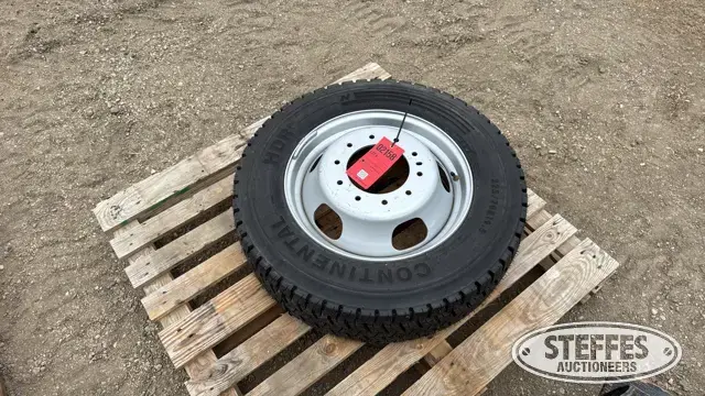 (1) Continental HDR 225/70R19.5 tire