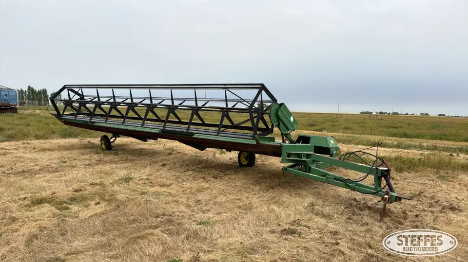 John Deere 590 Pull-Type Swather