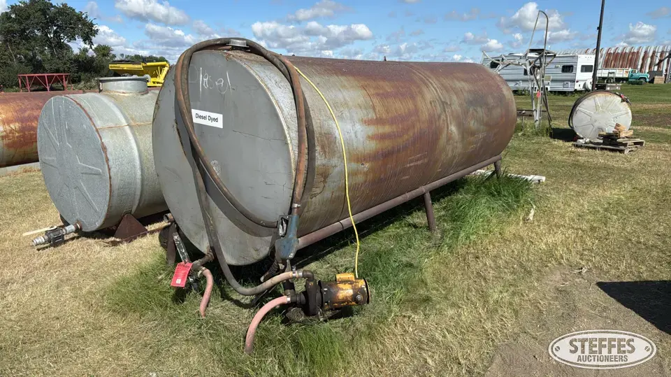 Approx. 1,200 gal. horizontal fuel tank