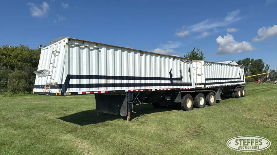 1997 Doepker Super B Hopper Bottom Trailer