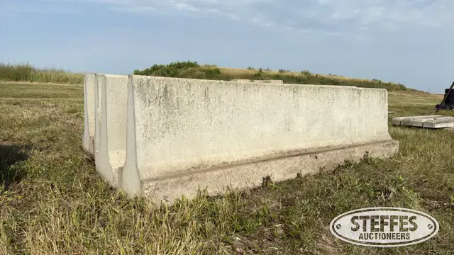 (4) Concrete barricades