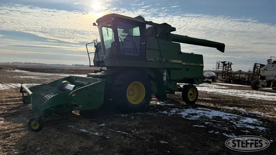 1980 John Deere 7720 Combine
