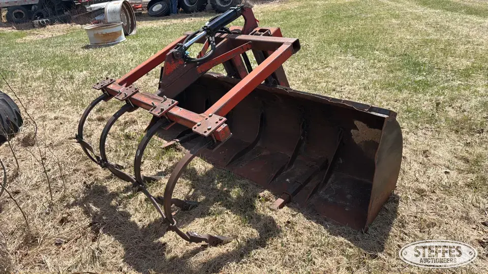 Leon 808 loader bucket Tractor Loaders and Attachment