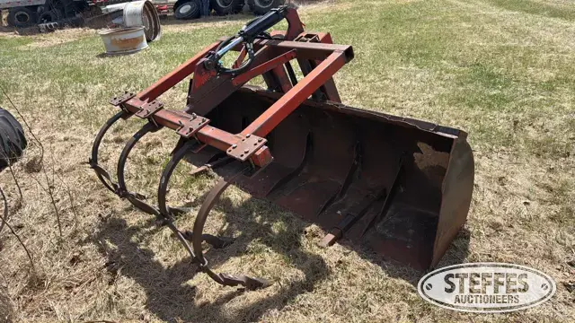 Leon 808 loader bucket