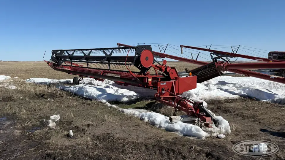Case IH 8230 Pull-Type Swather