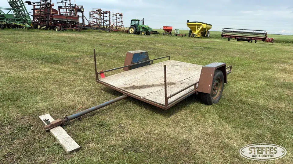 Single axle utility trailer