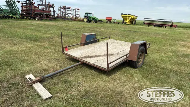 Single axle utility trailer