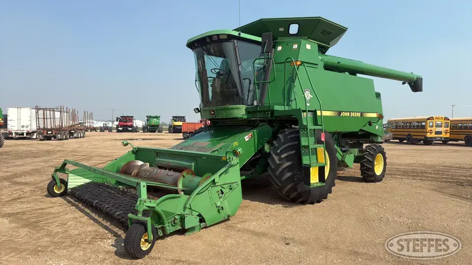 1997 John Deere 9600 Combine