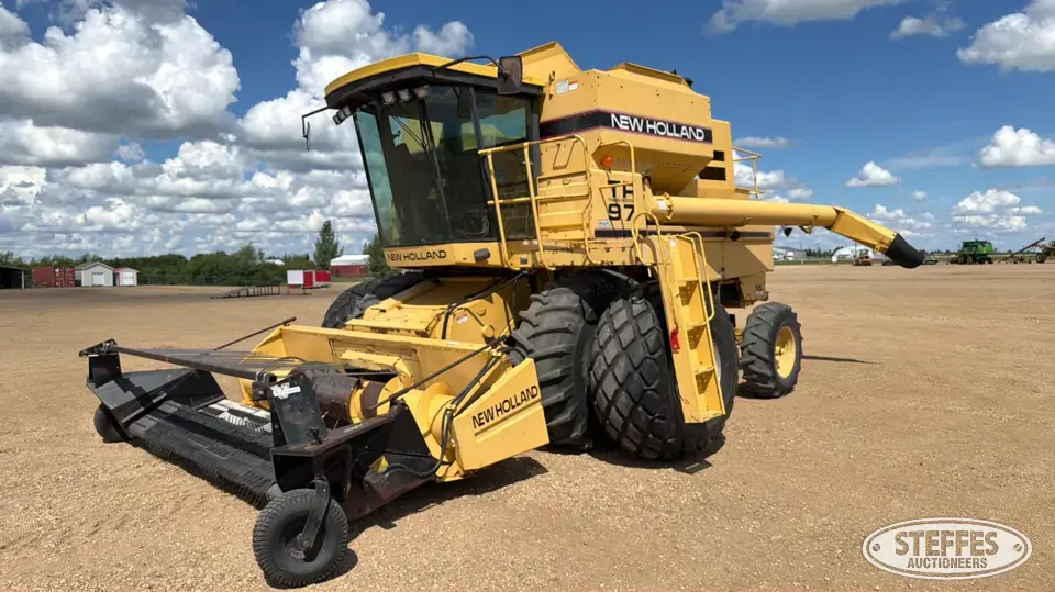 1994 New Holland TR97 Combine