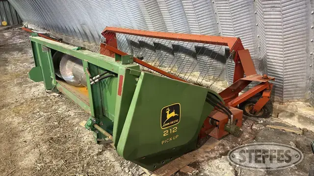 John Deere 212