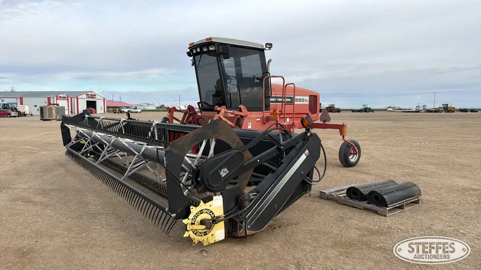 Massey Ferguson 220XL Self-Propelled Swather