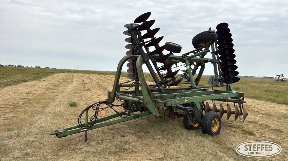 John Deere 235 Disc