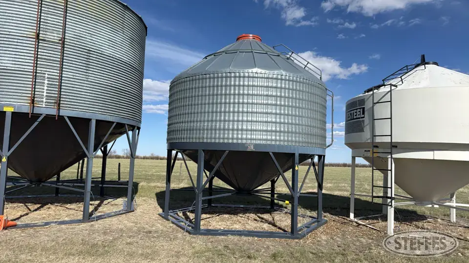 Behlen hopper bin