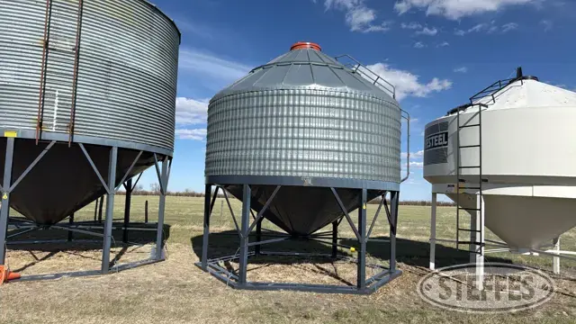Behlen hopper bin