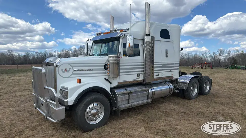 2012 Western Star 4900SF Conventional Truck with Sleeper