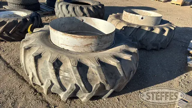 (2) Firestone 20.8-38 band duals