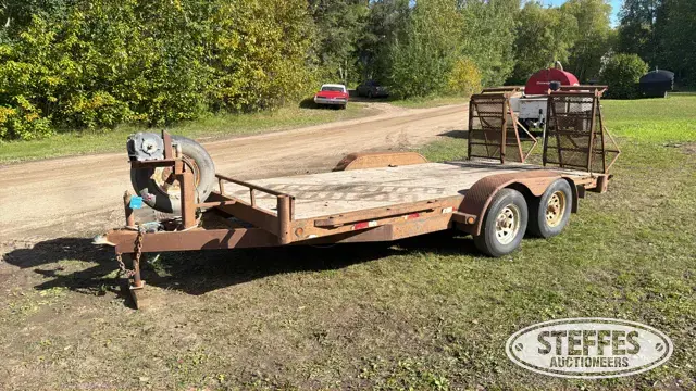 Tandem axle equipment trailer