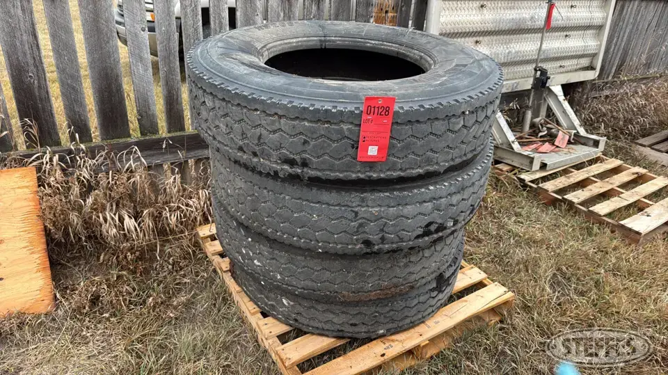 (4) Kapsen 11R22.5 tires Truck Tire