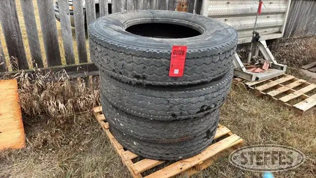 (4) Kapsen 11R22.5 tires