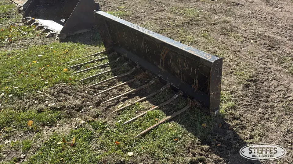 Skid steer manure spear bucket Skid Steer Bucket