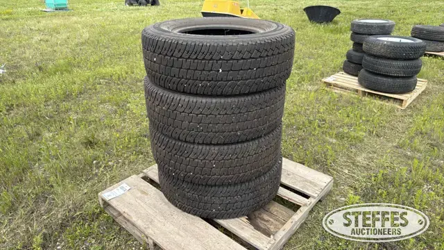 (4) Michelin LTX A/T2 LT275/70R18 tires